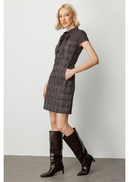 Kadın Yakası Fiyonk Detaylı Desenli Elbise 4019 Bordo fiyatları