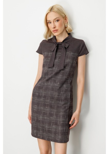 Kadın Yakası Fiyonk Detaylı Desenli Elbise 4019 Bordo modelleri