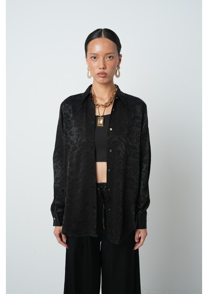 Kadın Siyah Renk Desenli Altın Düğme Detaylı Gömlek