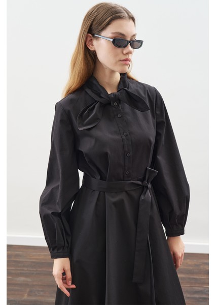 Yakası Bağlama Detaylı Elbise Siyah indirimleri