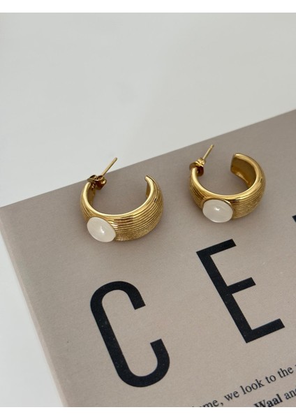 Beyaz Ay Taşı Kararmaz Gold Halka Çelik Küpe