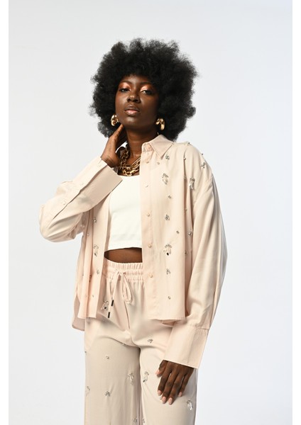 Kadın Önü Taş Işlemeli Açık Bej Gömlek
