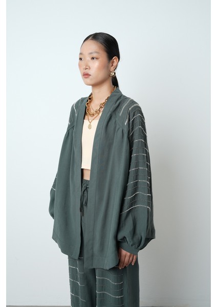 Kadın Arkası ve Kolları Yatay Taş Işlemeli Oversize Kesim Kimono fırsatları