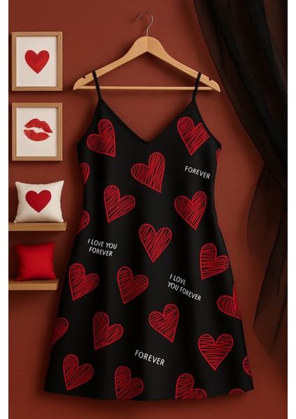 Siyah Üzerine Büyük Kırmızı Kalp Baskılı Saten Kadın Gecelik Modeli