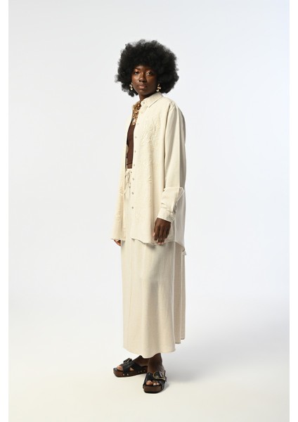 Kadın Natur Renk Işlemeli Oversize Kesim Gömlek modelleri