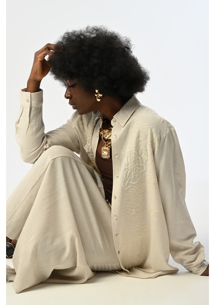 Kadın Natur Renk Işlemeli Oversize Kesim Gömlek fırsatları