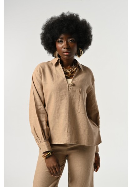 Kadın Karamel Rengi Keten V Yaka Düğme Detaylı Gömlek