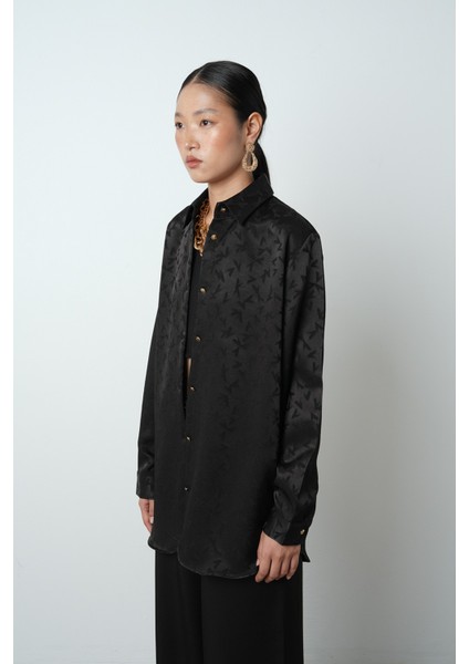 Kadın Siyah Desenli Parlak Kumaş Oversize Kesim Gömlek fiyatları