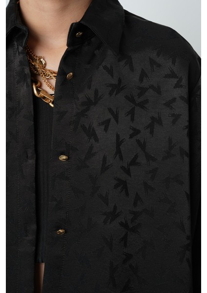 Kadın Siyah Desenli Parlak Kumaş Oversize Kesim Gömlek modelleri