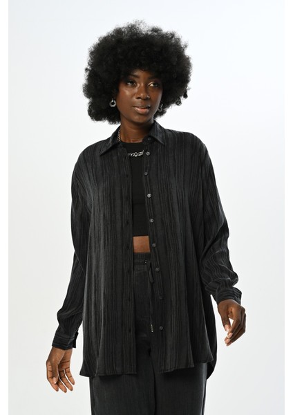 Kadın Siyah Çizgi Desenli Oversize Kesim Gömlek modelleri