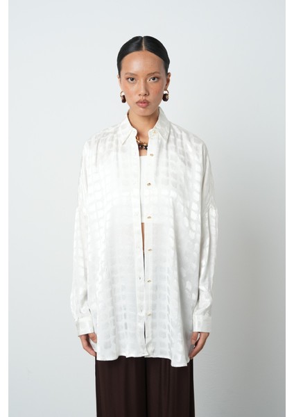 Kadın Ekru Renk Desenli Oversize Kesim Gömlek