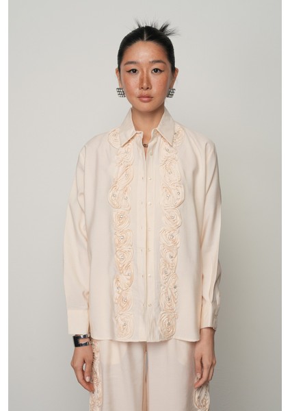 Kadın Gül ve Taş Şerit Işlemeli Düz Gömlek