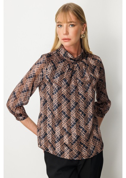 Kadın Göğsü Pencere Detaylı Desenli Bluz 3053 Kahverengi fiyatları