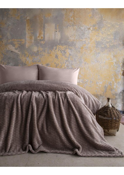 Çift Kişilik Trusty Vizon Jakar Desen Battaniye 200 X 220 cm