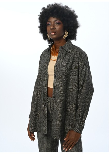 Kadın Desenli Oversize Kesim Gömlek