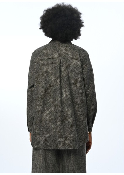 Kadın Desenli Oversize Kesim Gömlek fırsatları