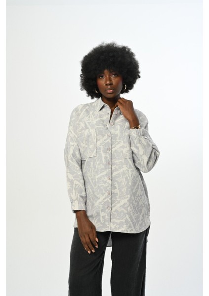Kadın Desenli Cepli Gri Renk Oversize Kesim Gömlek