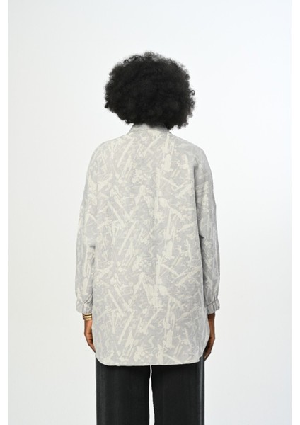 Kadın Desenli Cepli Gri Renk Oversize Kesim Gömlek fırsatları