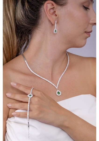 Thürrem Sultan Modeli Zümrüt Taşllı Damla Motifli 925 Ayar Gümüş Set