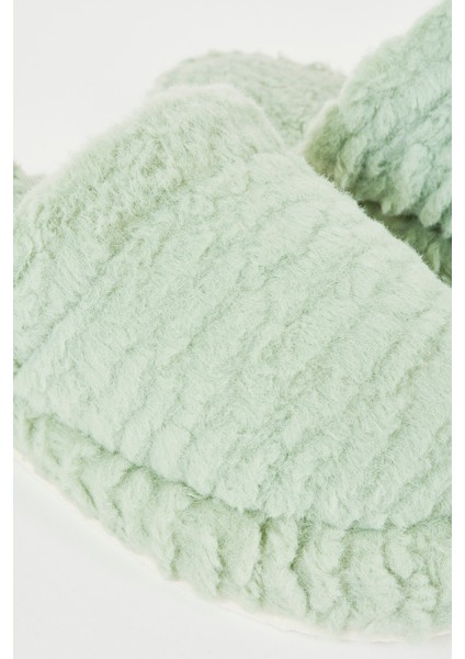 Yeşil Havlulu Atom Ev Terliği indirimleri