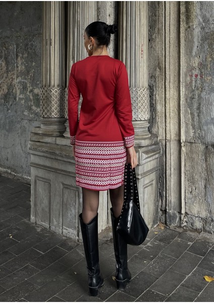 Kadın Uzun Kollu Bisiklet Yaka Kol Ağzı ve Etek Ucu Baskılı Iki Iplik Elbise