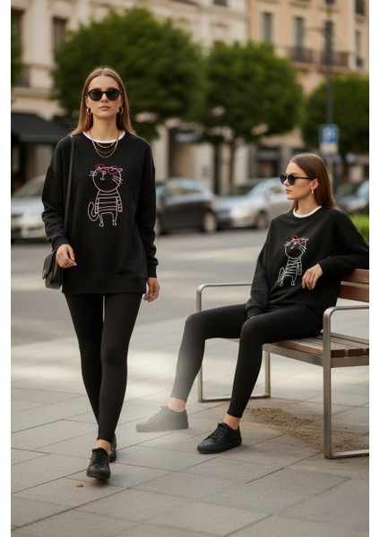 Kadın Kedi Nakışlı Sweatshirt – Rahat Kalıp 3 Iplik Şardonsuz, Siyah & Gri Melanj