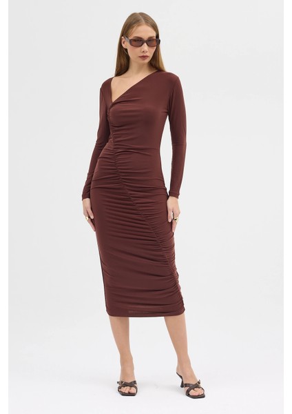 Kahverengi Asimetrik V Yaka Önü Büzgülü Elbise Gündüz Gece Şıklığı 25L8147