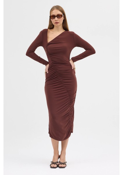 Kahverengi Asimetrik V Yaka Önü Büzgülü Elbise Gündüz Gece Şıklığı 25L8147 fiyatları
