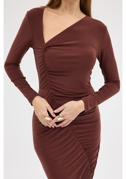 Kahverengi Asimetrik V Yaka Önü Büzgülü Elbise Gündüz Gece Şıklığı 25L8147