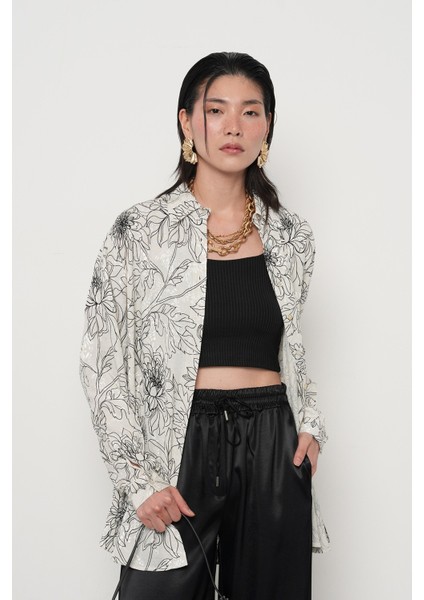 Kadın Siyah-Beyaz Çiçek Desenli Jakarlı Oversize Gömlek