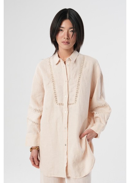 Kadın Açık Bej Rengi Önü Dantel Işlemeli Gömlek