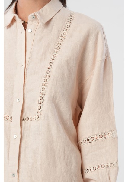 Kadın Açık Bej Rengi Önü Dantel Işlemeli Gömlek modelleri