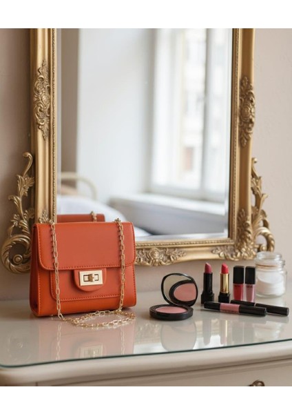 Kadın Zincirli Turuncu Kol Çantası fırsatları