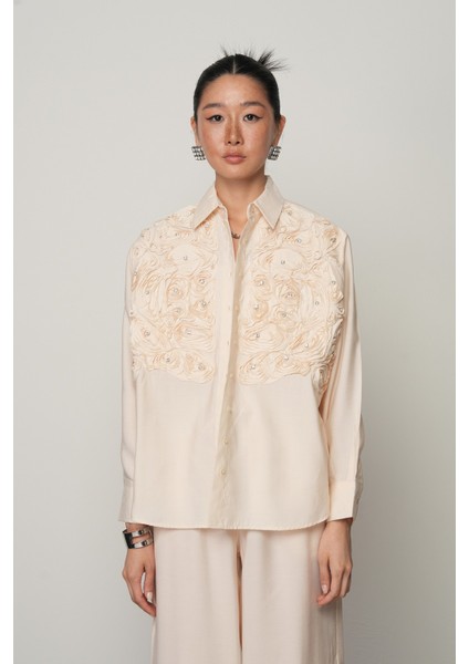 Kadın Önü Gül Işlemeli Düz Renk Gömlek