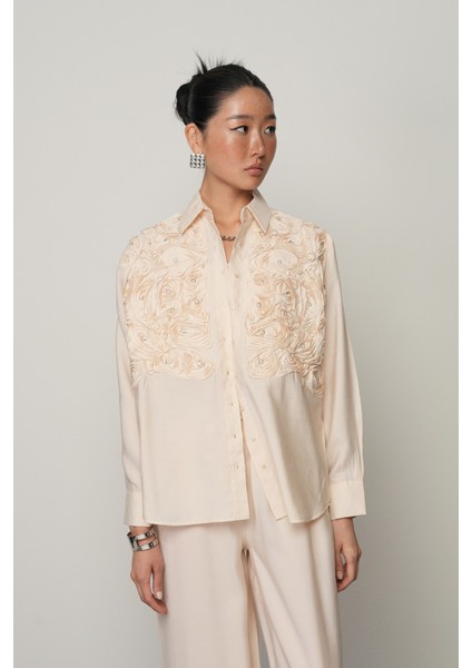 Kadın Önü Gül Işlemeli Düz Renk Gömlek fiyatları