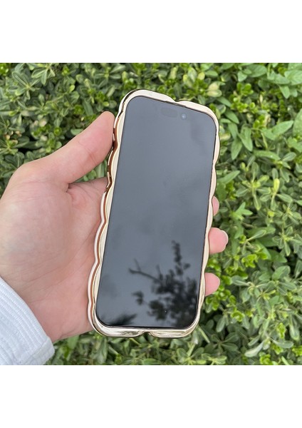 iPhone 15 Pro Max Kılıf Yaprak Desenli Parlak Darbe Önleyici Silikon Kapak fiyatları