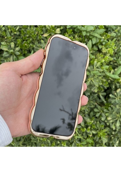 iPhone 15 Pro Max Kılıf Yaprak Desenli Parlak Darbe Önleyici Silikon Kapak fiyatları