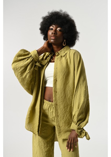 Kadın Kolları Bağlama Detaylı Kırışık Kumaş Düz Renk Oversize Gömlek modelleri