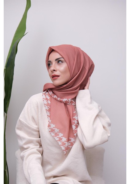 Şık Kazayağı Desenli Dijital Soft Eşarp fırsatları