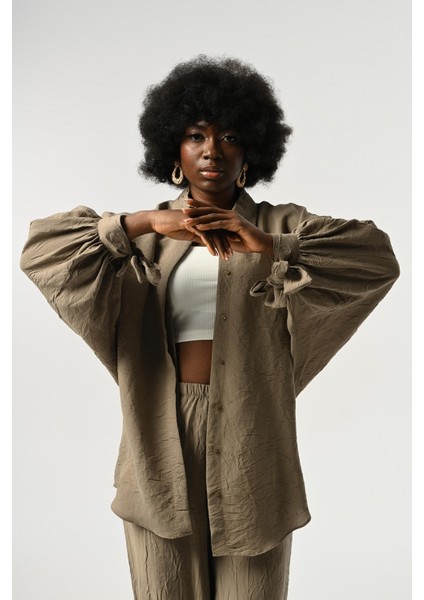 Kadın Kolları Bağlama Detaylı Kırışık Kumaş Düz Renk Oversize Gömlek