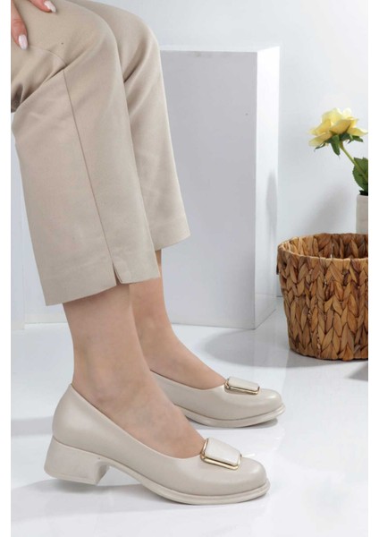 Kadın Topuklu Kare Tokalı Babet fırsatları