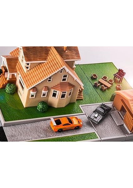 Toys Hızlı ve Öfkeli Nano Hollywood Rides Dom Toretto'nun Evini Sergileyen Diorama, Iki Adet 1,65" Döküm Araba, Çocuklar ve Yetişkinler Için Oyuncaklar (33668) modelleri