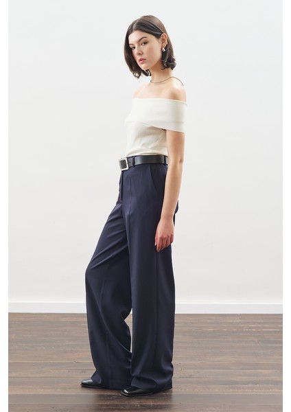 Pile Detaylı Düz Kesim Pantolon Lacivert fırsatları