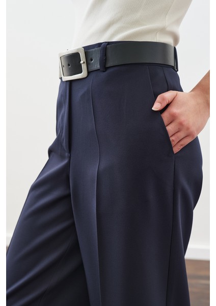 Pile Detaylı Düz Kesim Pantolon Lacivert
