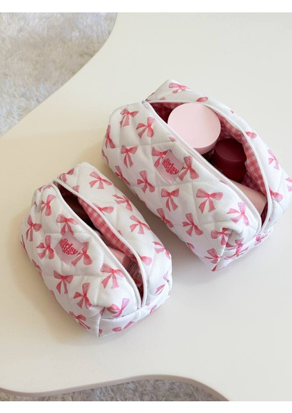 Pembe Kurdeleli Oval Makyaj Çantası Büyük Boy Desenli 26x12 cm Seyahat İçin