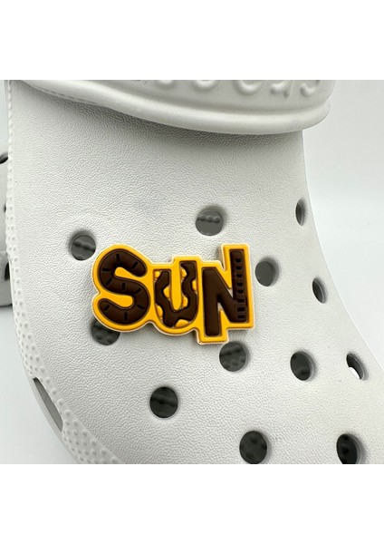 Terlik Süsü ve Aksesuarı , Çanta Süsü – Jibbitz 3D Sun Yazılı Görsel Logo Aksesuar