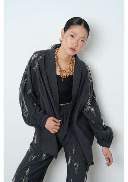 Kadın Arkası ve Kolları Taş Işlemeli Oversize Kimono fırsatları