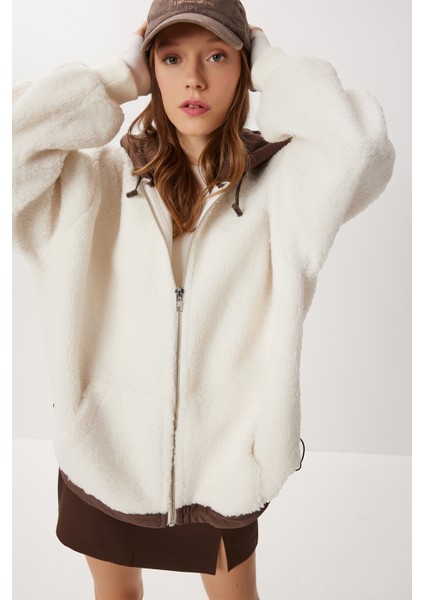 Oversize Kapüşonlu Kontrast Peluş Mont LFG0172 Ekru fiyatları