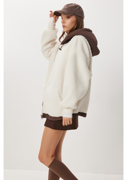 Oversize Kapüşonlu Kontrast Peluş Mont LFG0172 Ekru modelleri
