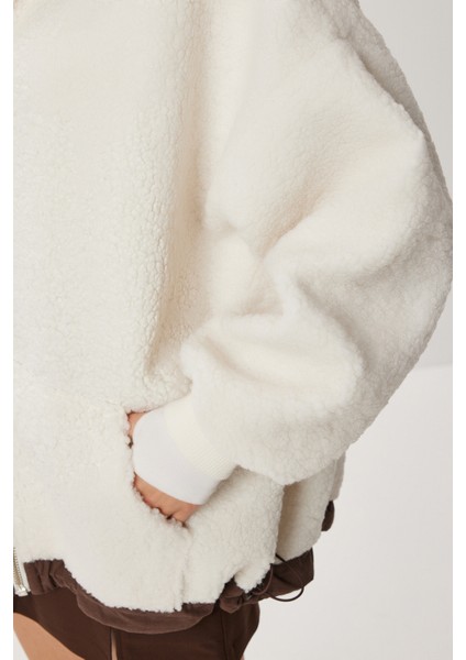 Oversize Kapüşonlu Kontrast Peluş Mont LFG0172 Ekru indirimleri